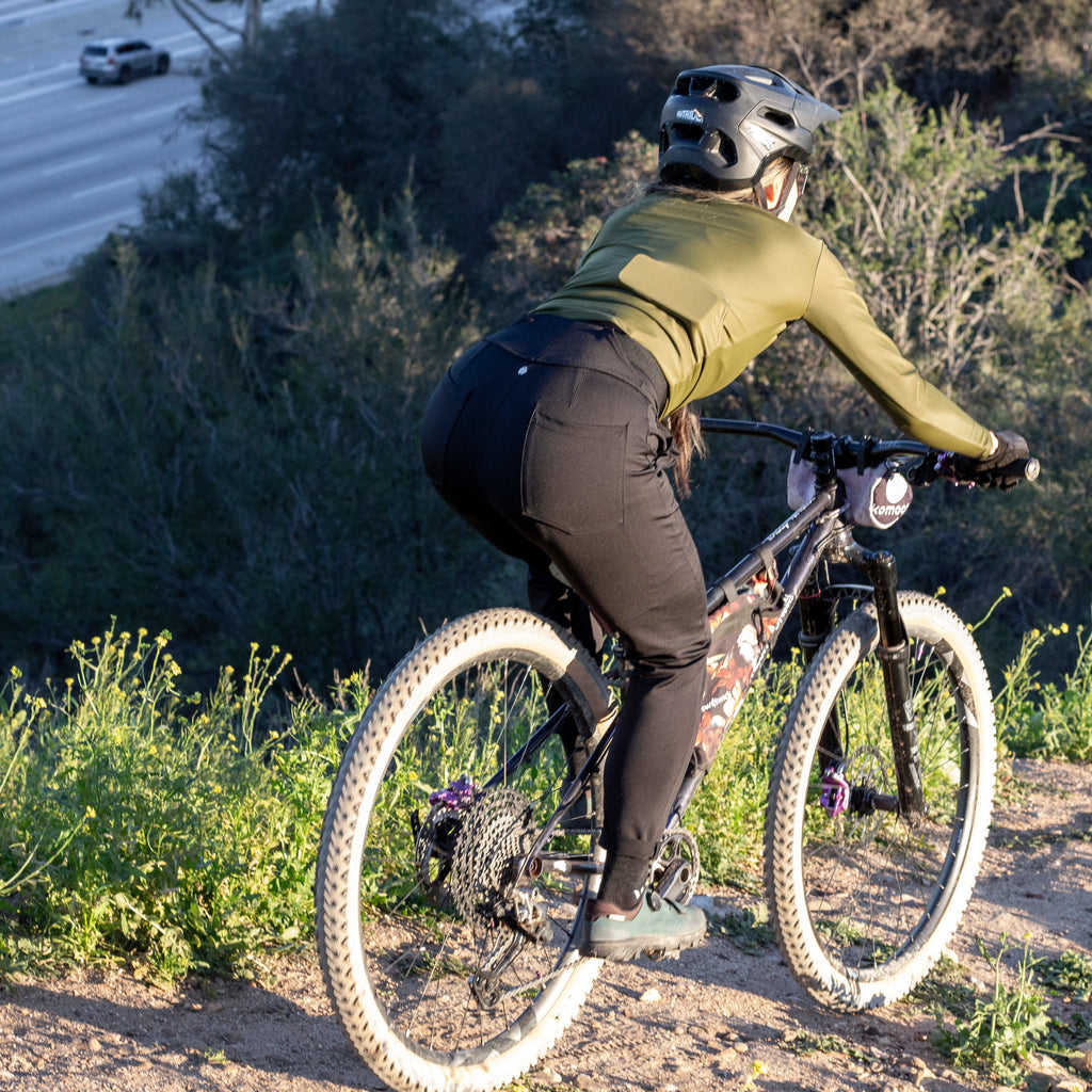 Lynt Trail Pants in Black