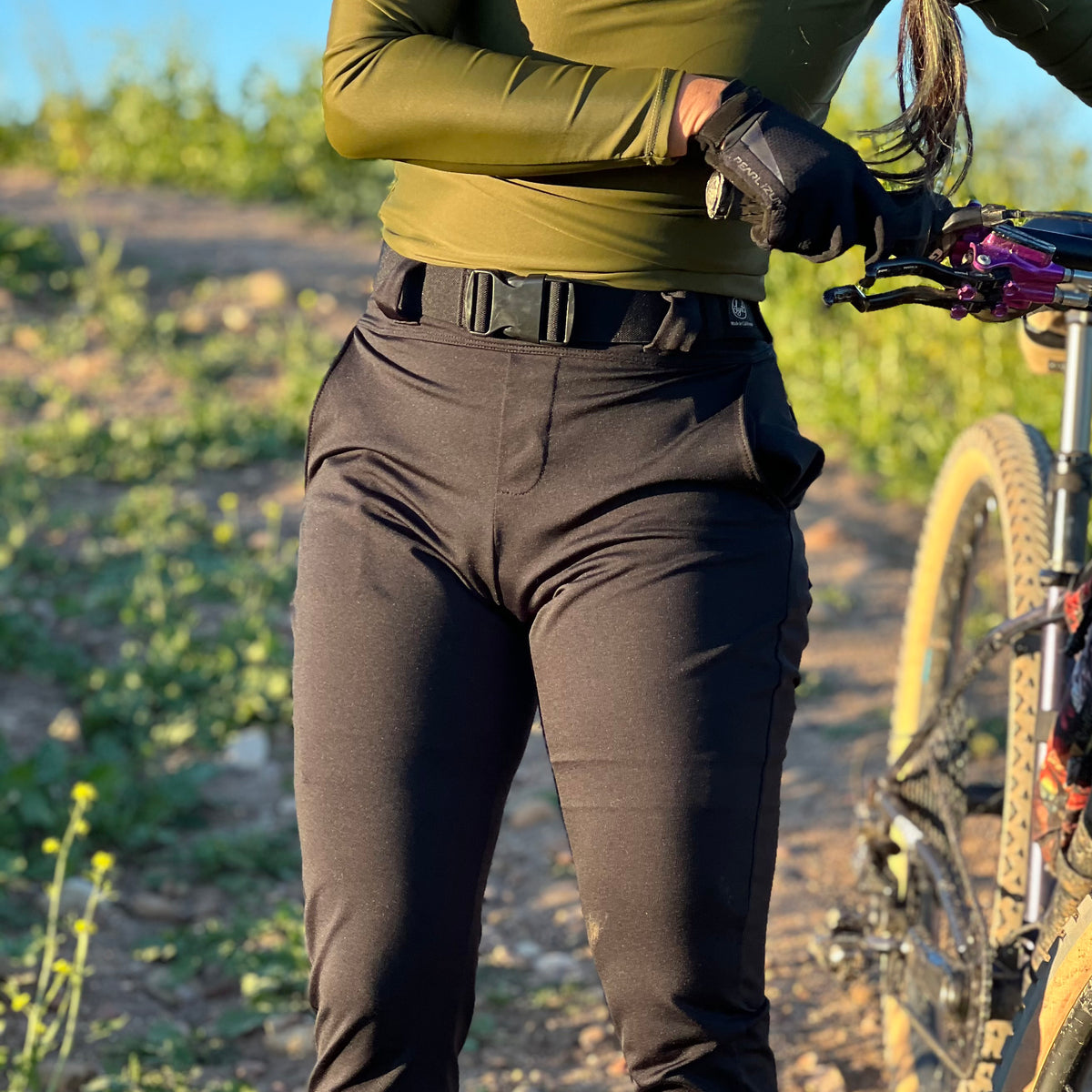Lynt Trail Pants in Black